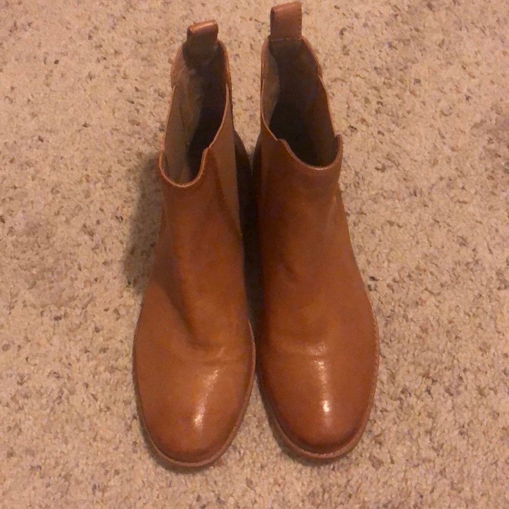 BRAND NEW!!  Frye Anna Chelsea Bootie